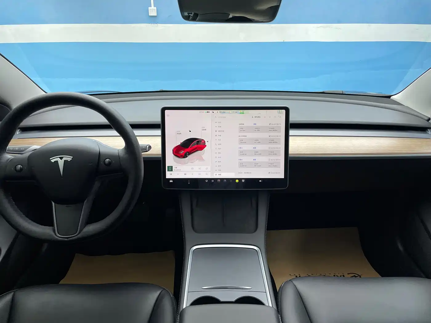 TESLA MODEL 3