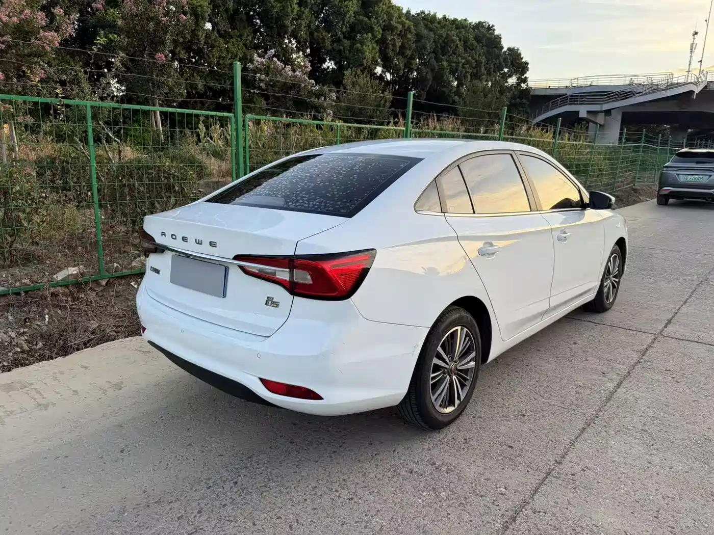 Фото 16 - Roewe i5