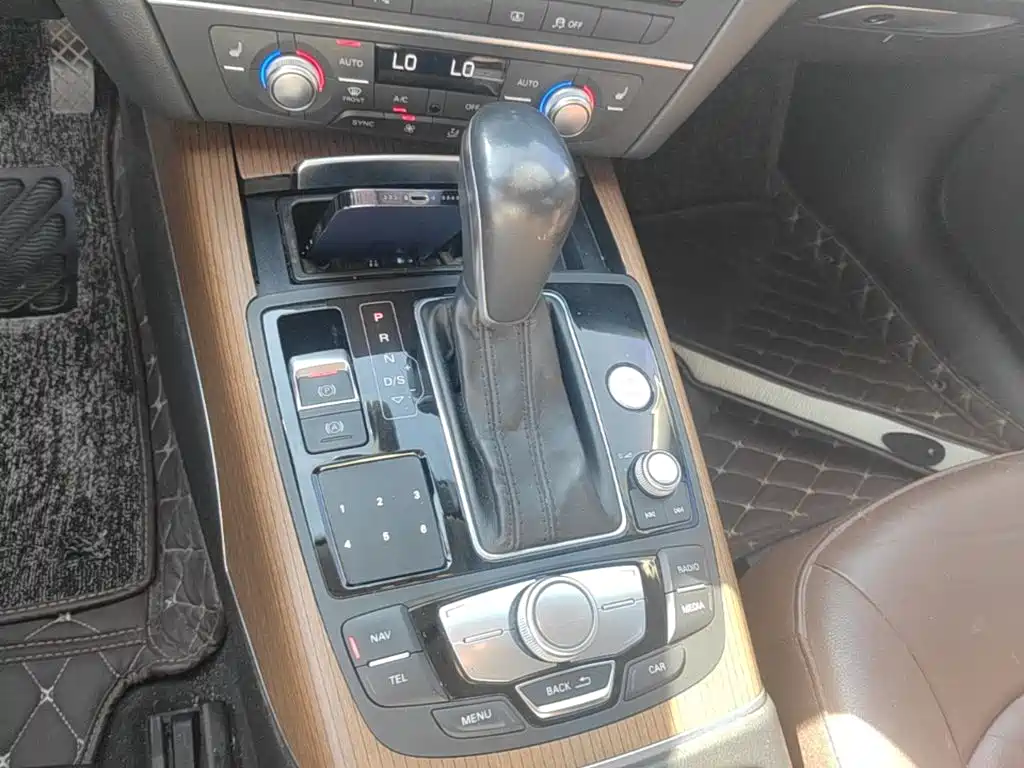 Photo 19 - Audi A6L
