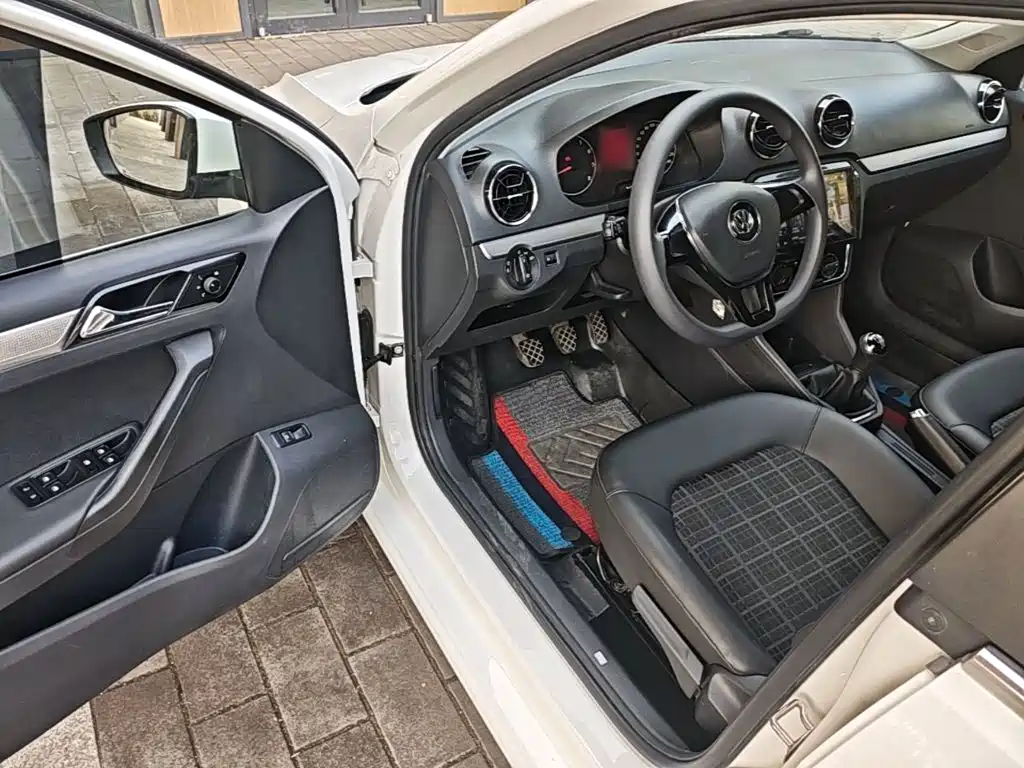 Photo 16 - Volkswagen Jetta