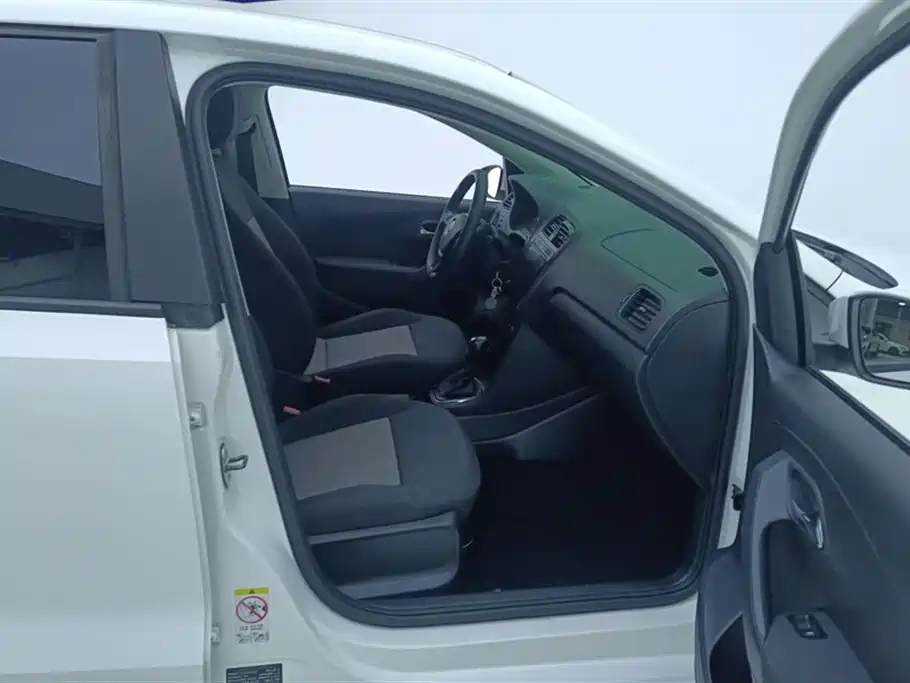 Volkswagen Polo 2016 1.4L Automatic Trend фото 8