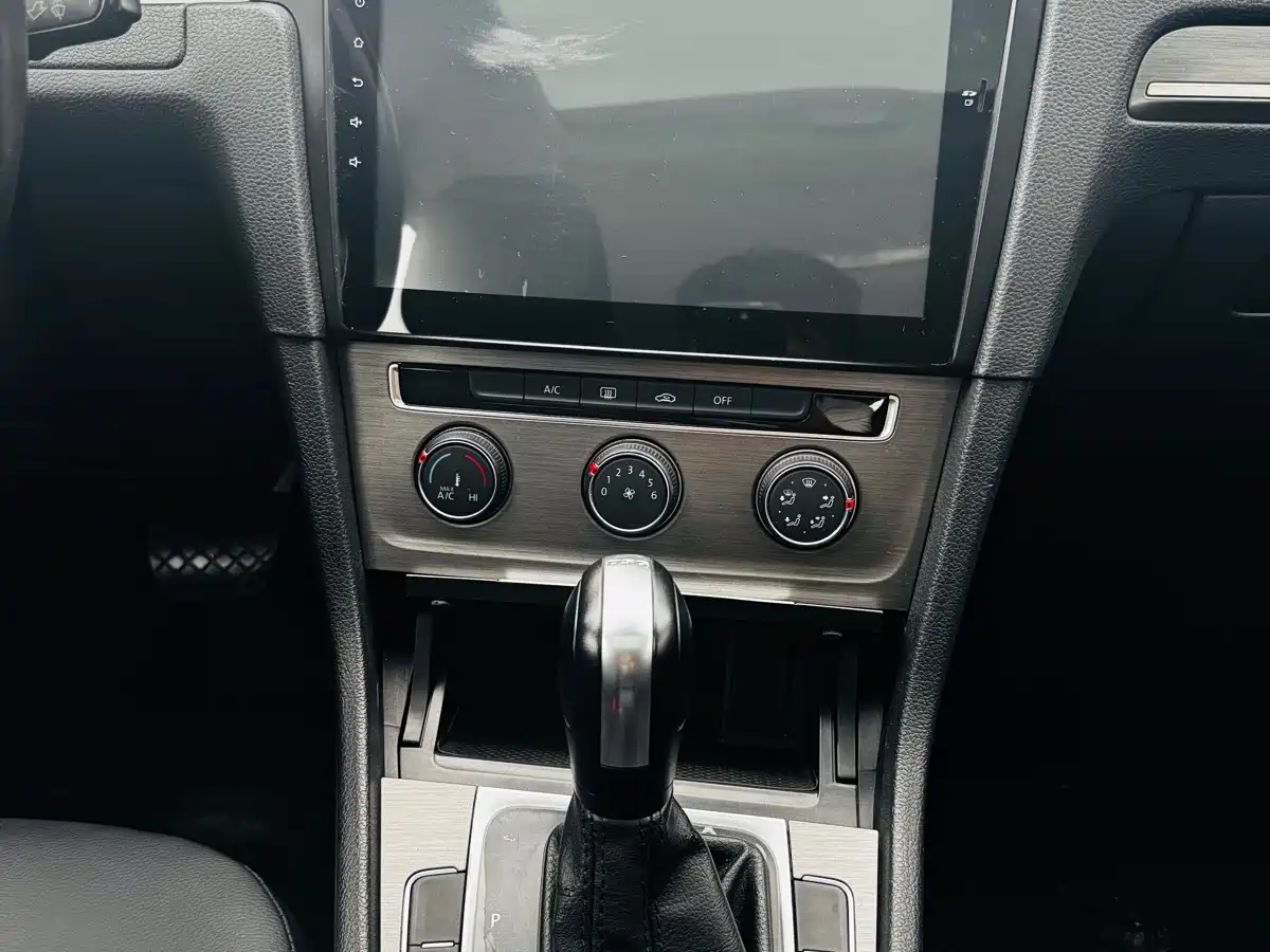 Volkswagen Golf 2016 230TSI Automatic Comfort фото 10