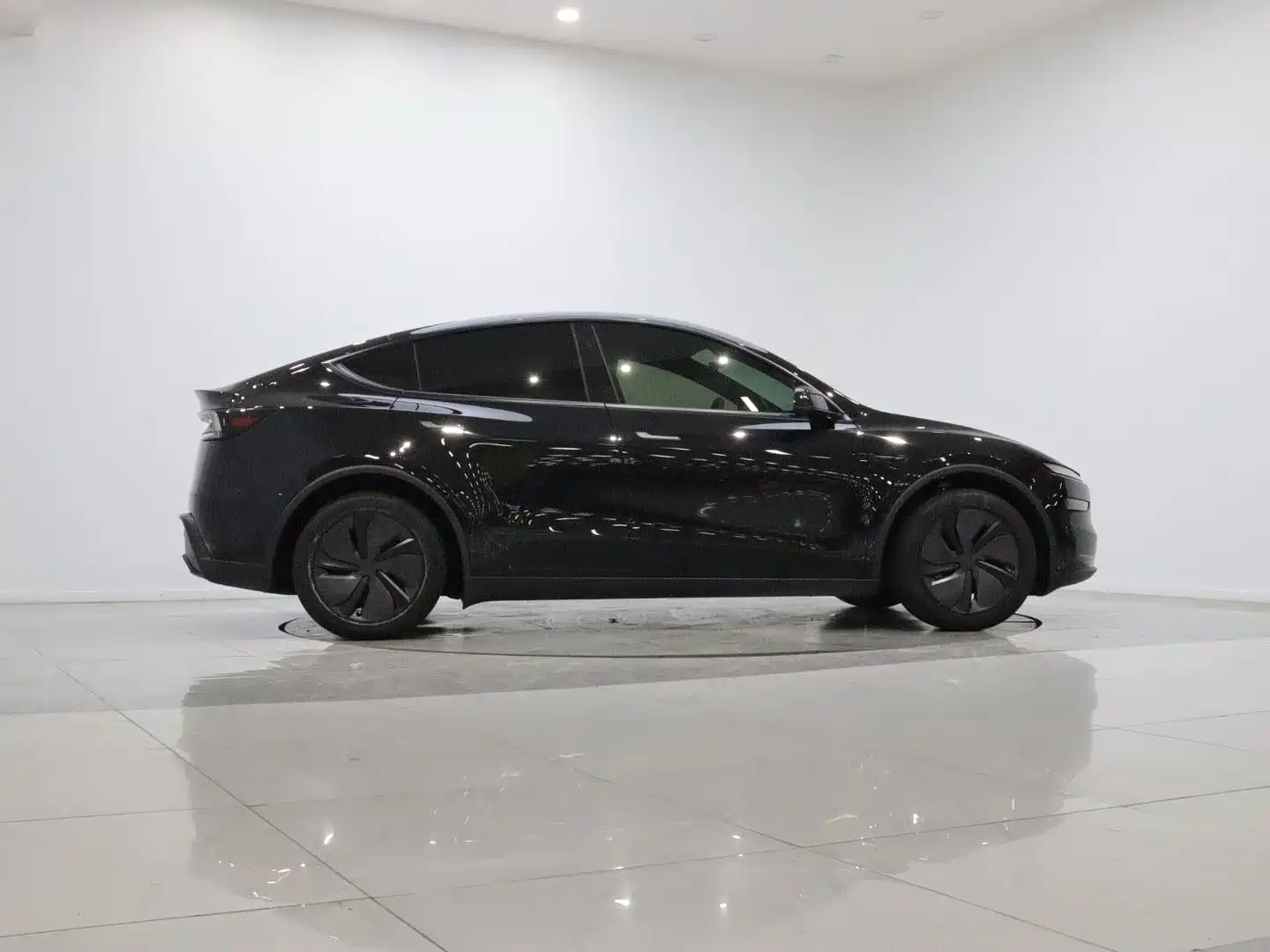 Фото 8 - Tesla Model Y