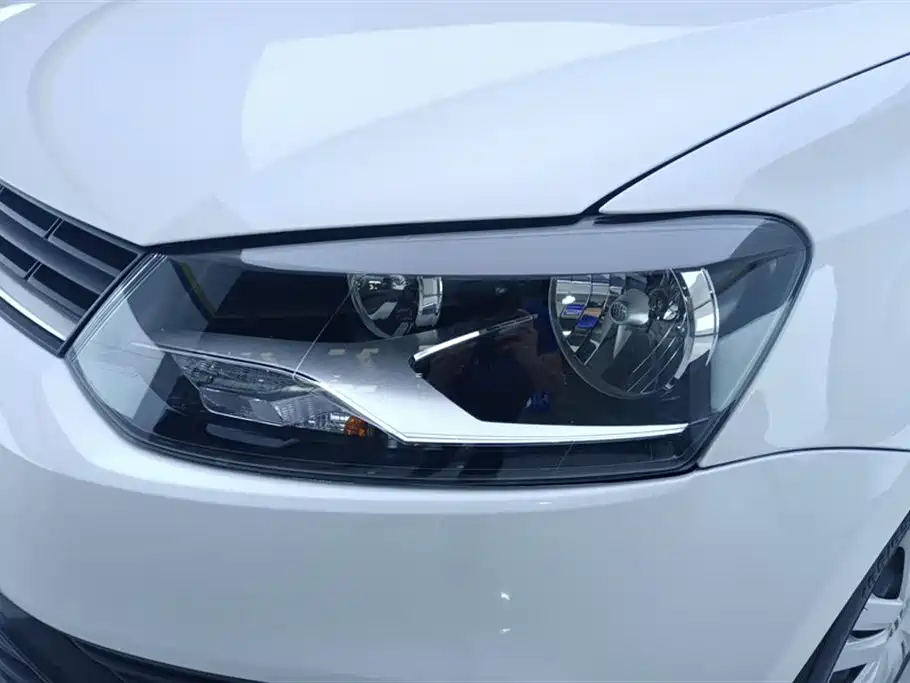 Volkswagen Polo 2016 1.4L Automatic Trend фото 5