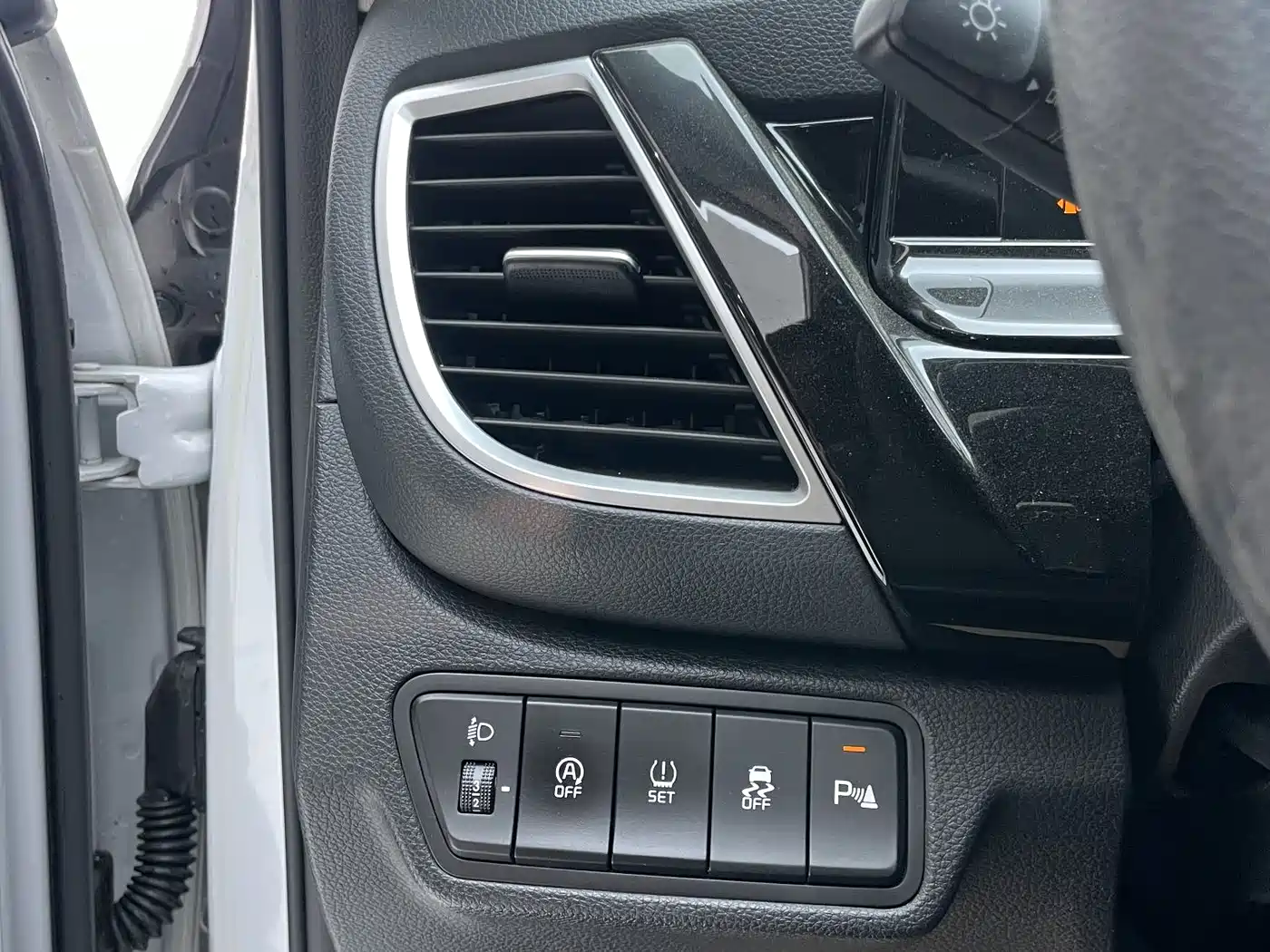 Kia Seltos 2023 1.5L CVT Luxury Edition фото 14