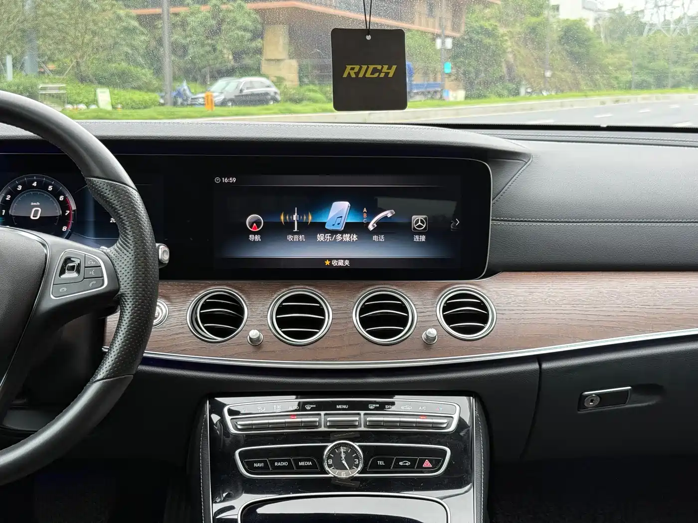 Mercedes-Benz E-Class 2017 E 200 L 4MATIC фото 12