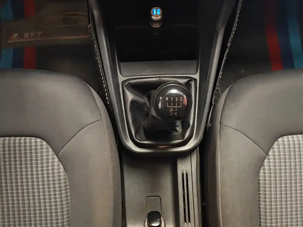 Volkswagen Santana 2016 1.6L Manual Trend Edition фото 14