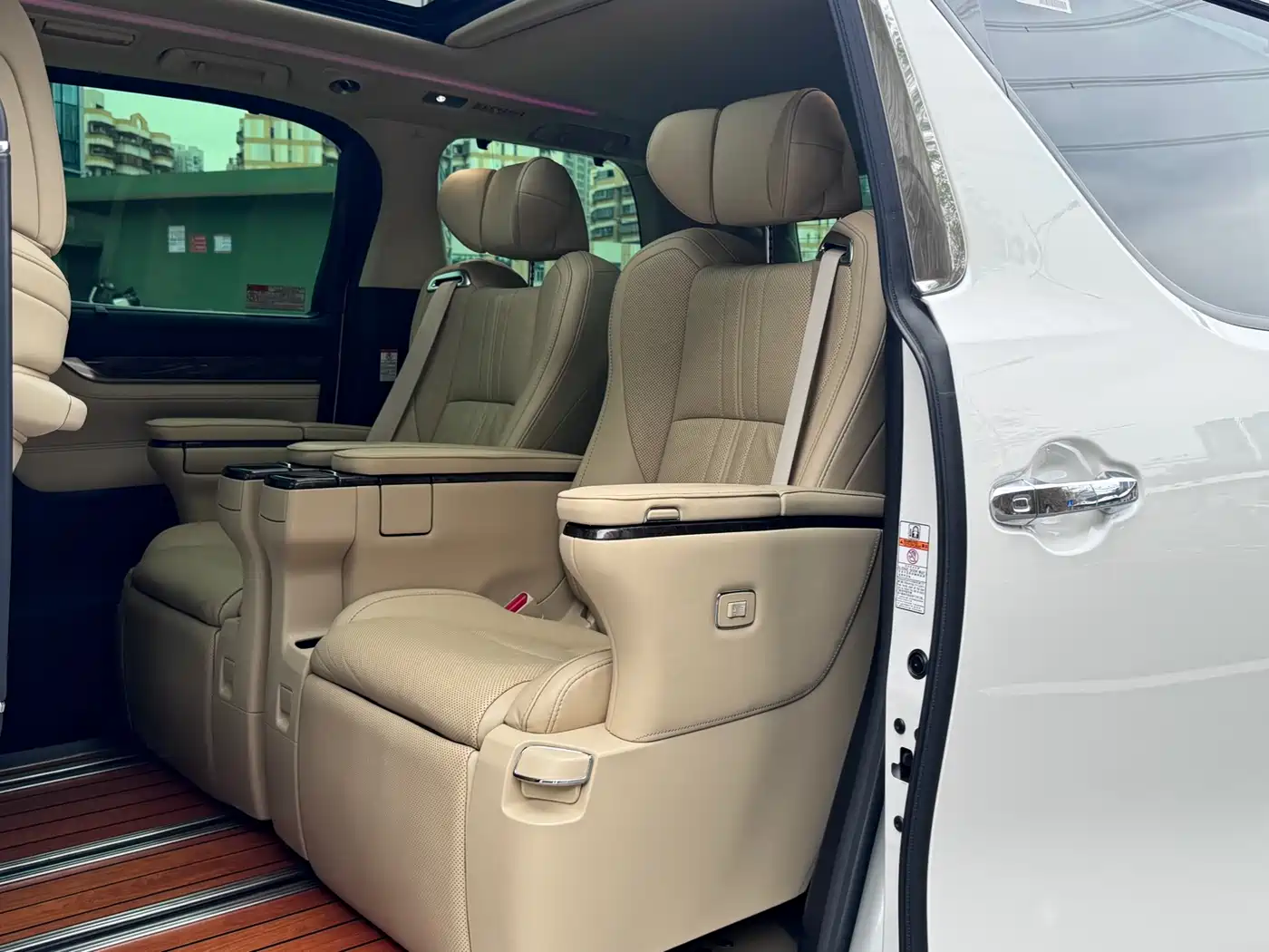 Toyota Alphard 2020 Hybrid 2.5L Premium Edition фото 7