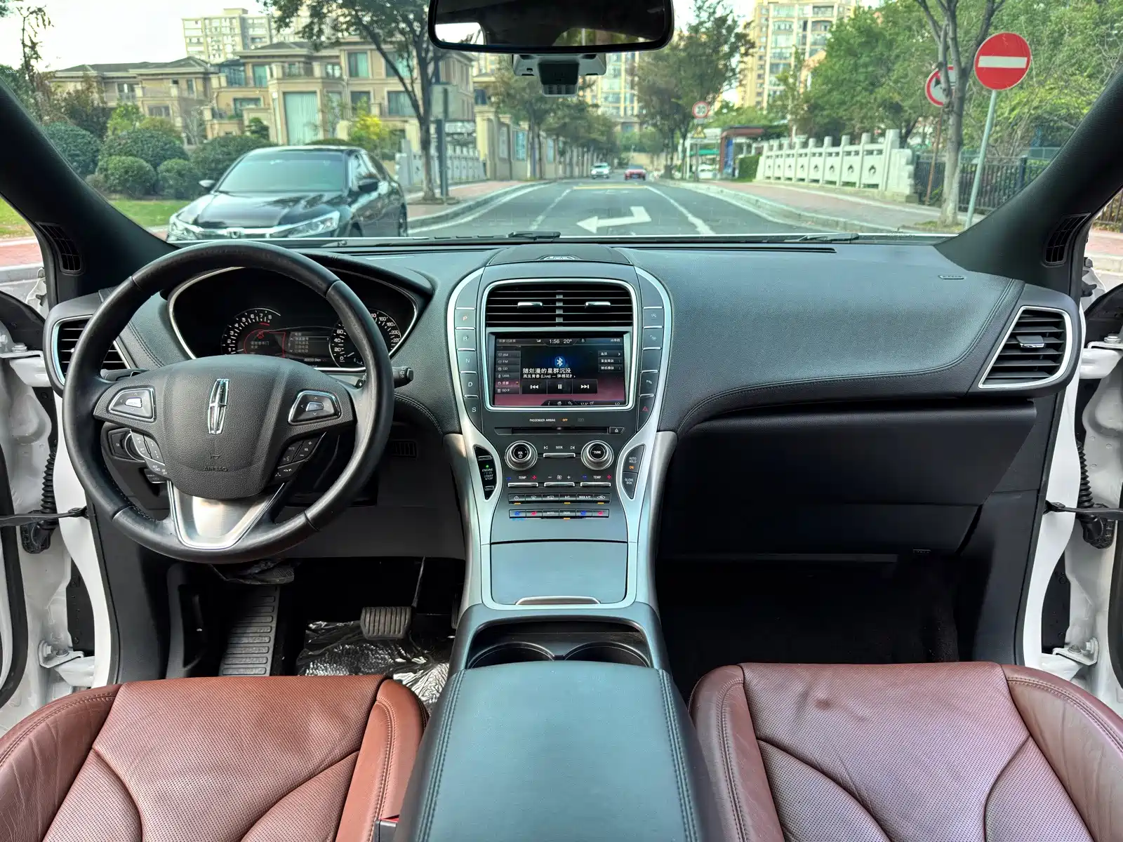 Photo 12 - Lincoln MKX