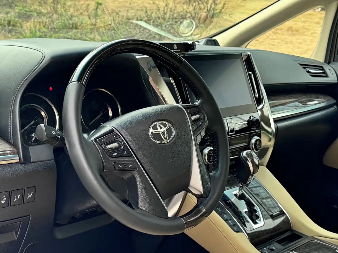 Toyota Alphard 2020 Hybrid 2.5L Premium Edition фото 8