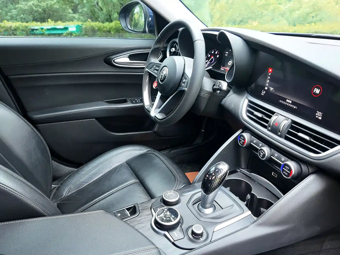 Alfa Romeo Giulia 2019 2017 2.0T 200HP Luxury Edition
