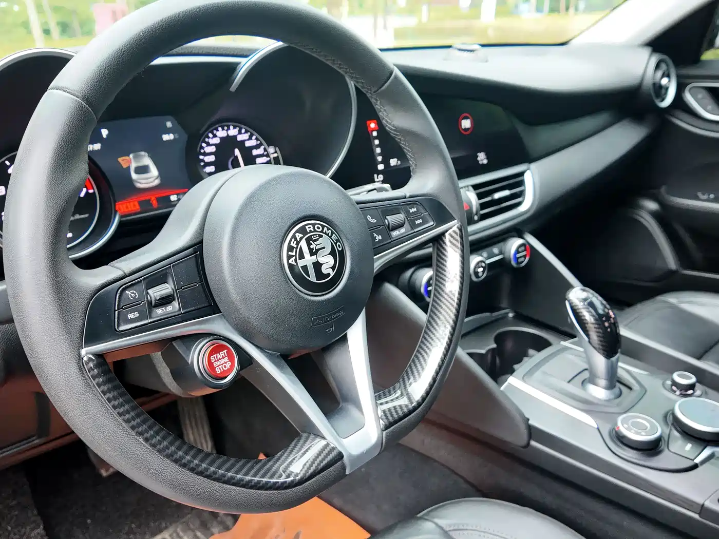 Alfa Romeo Giulia 2019 2017 2.0T 200HP Luxury Edition