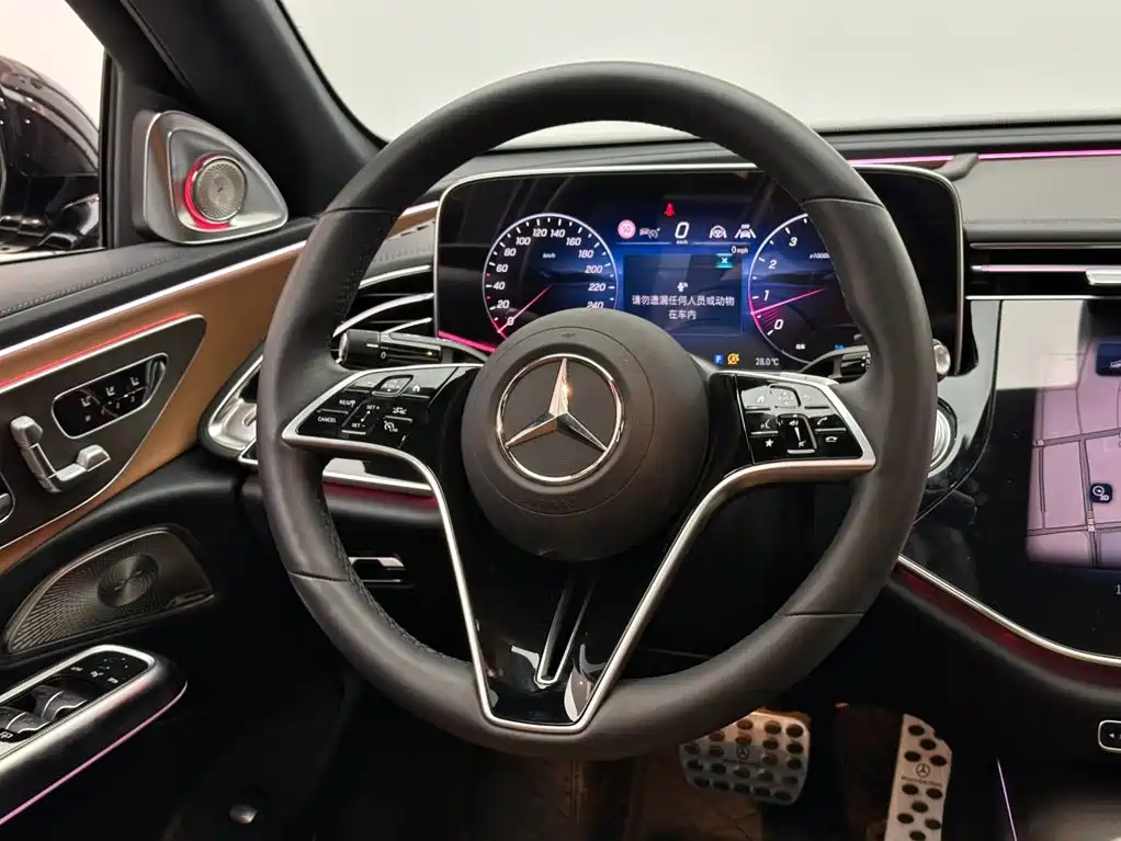 Photo 12 - Mercedes-Benz E-Class