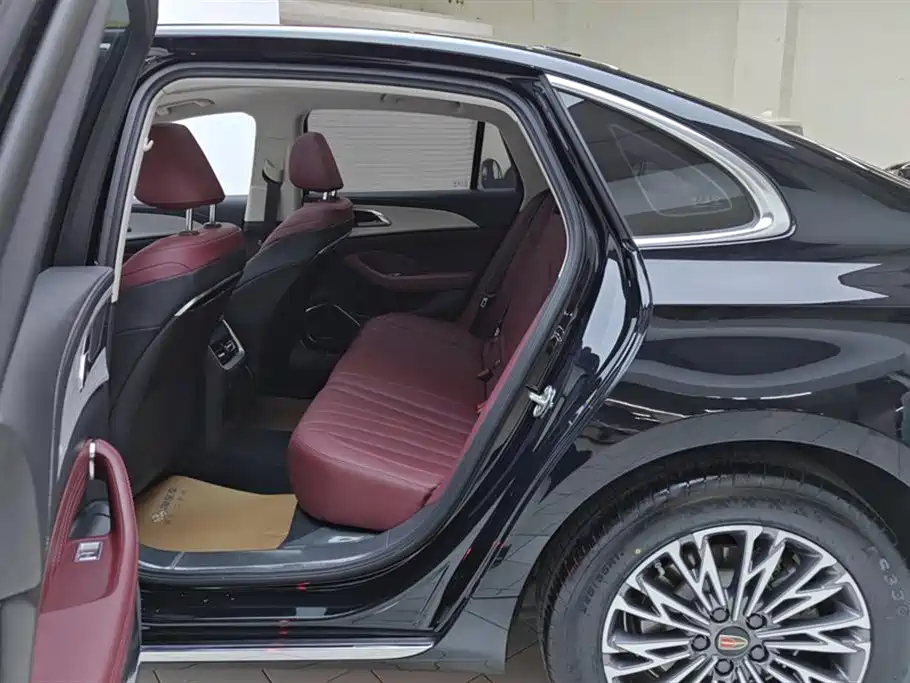 Hongqi H5 2025 1.5T DCT Flag Rhythm 500,000 Units Memorial Edition фото 11
