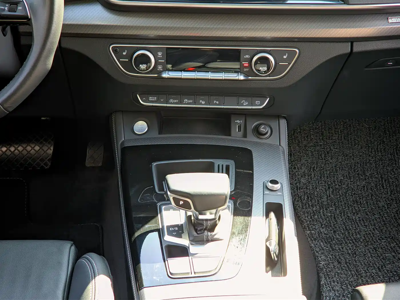 Audi Q5L 2022 45T Luxury Dynamic фото 8