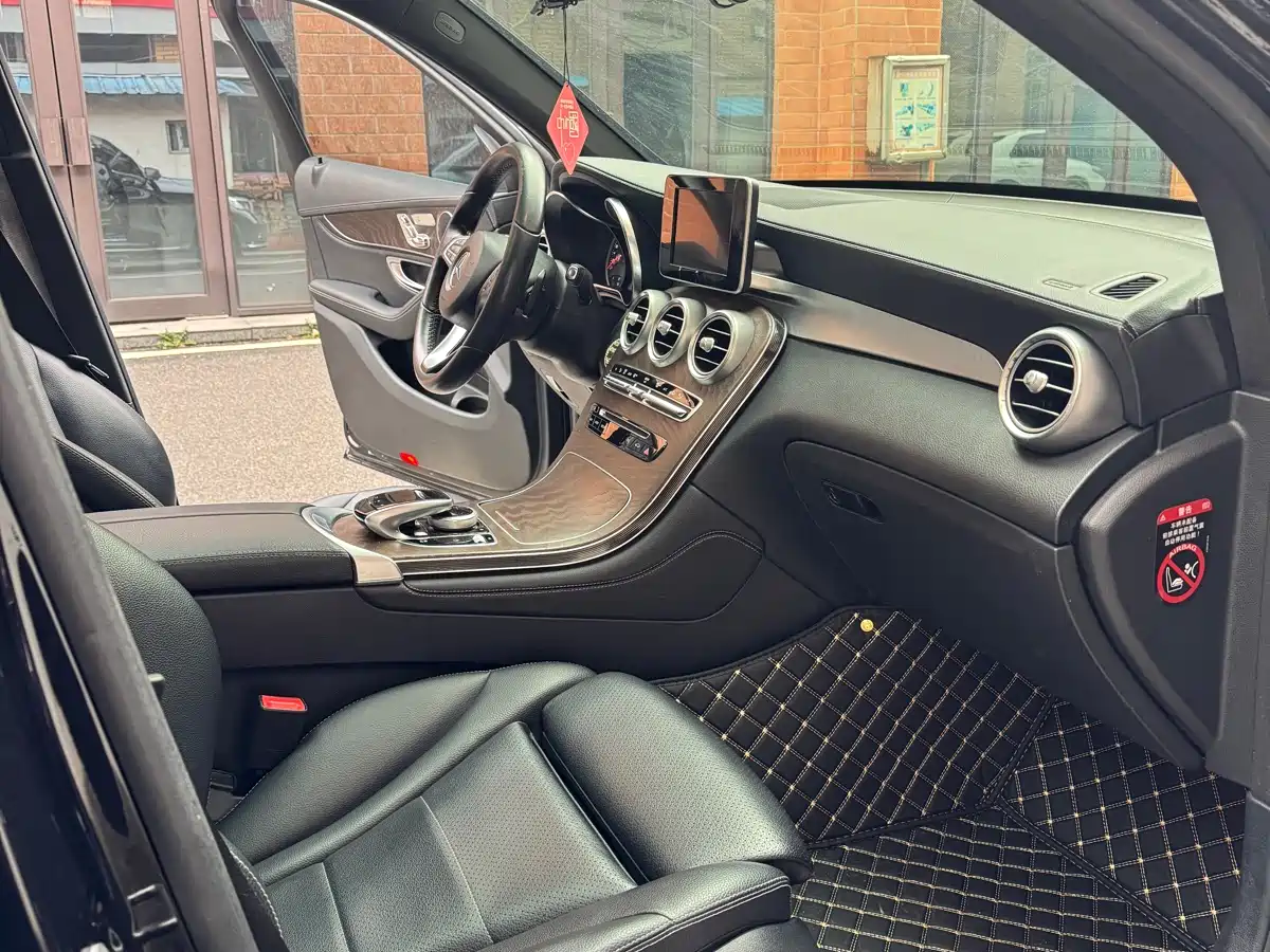 Mercedes-Benz GLC 2018 Facelift GLC 300 4MATIC Dynamic фото 7