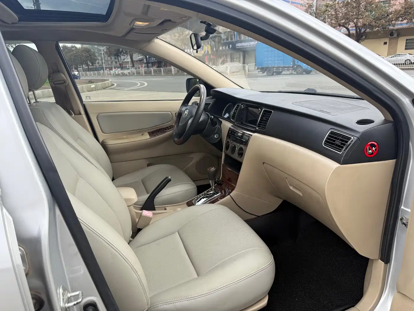Toyota Corolla 2013 1.6L Automatic Luxury фото 4