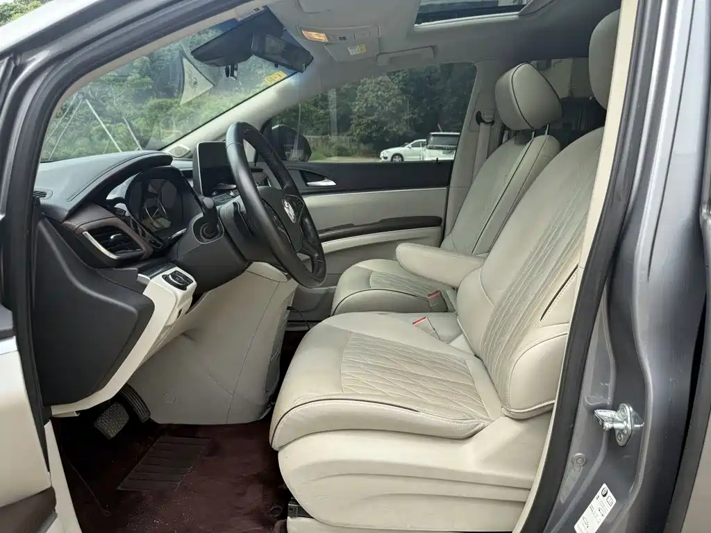 Фото 16 - Buick GL8