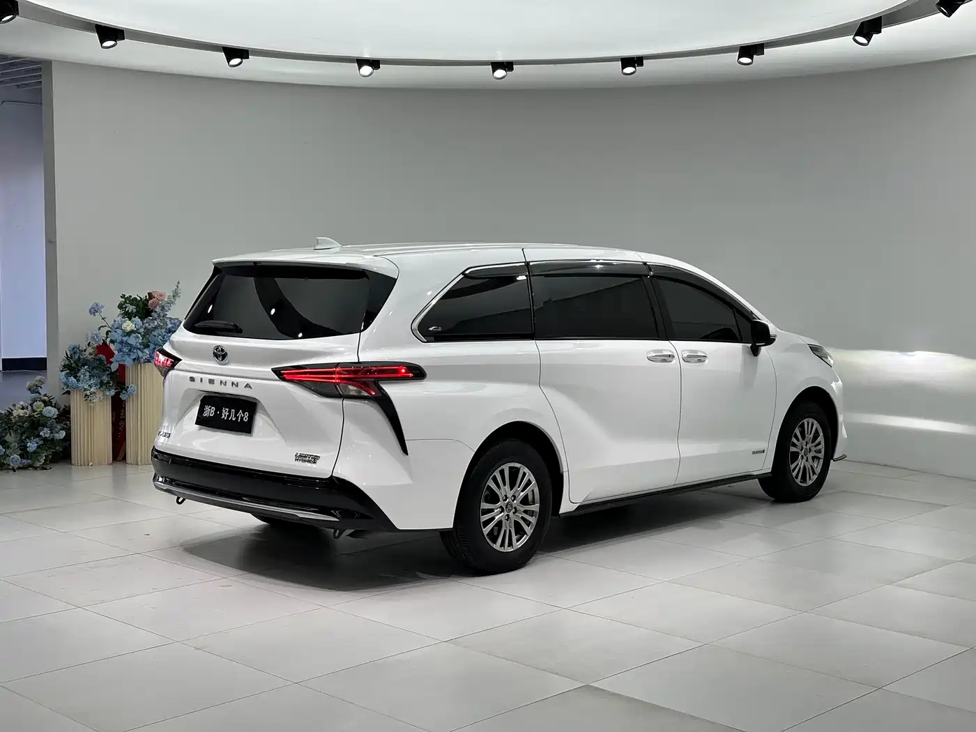 Toyota Sienna 2021 2.5L Hybrid Premium Edition фото 14