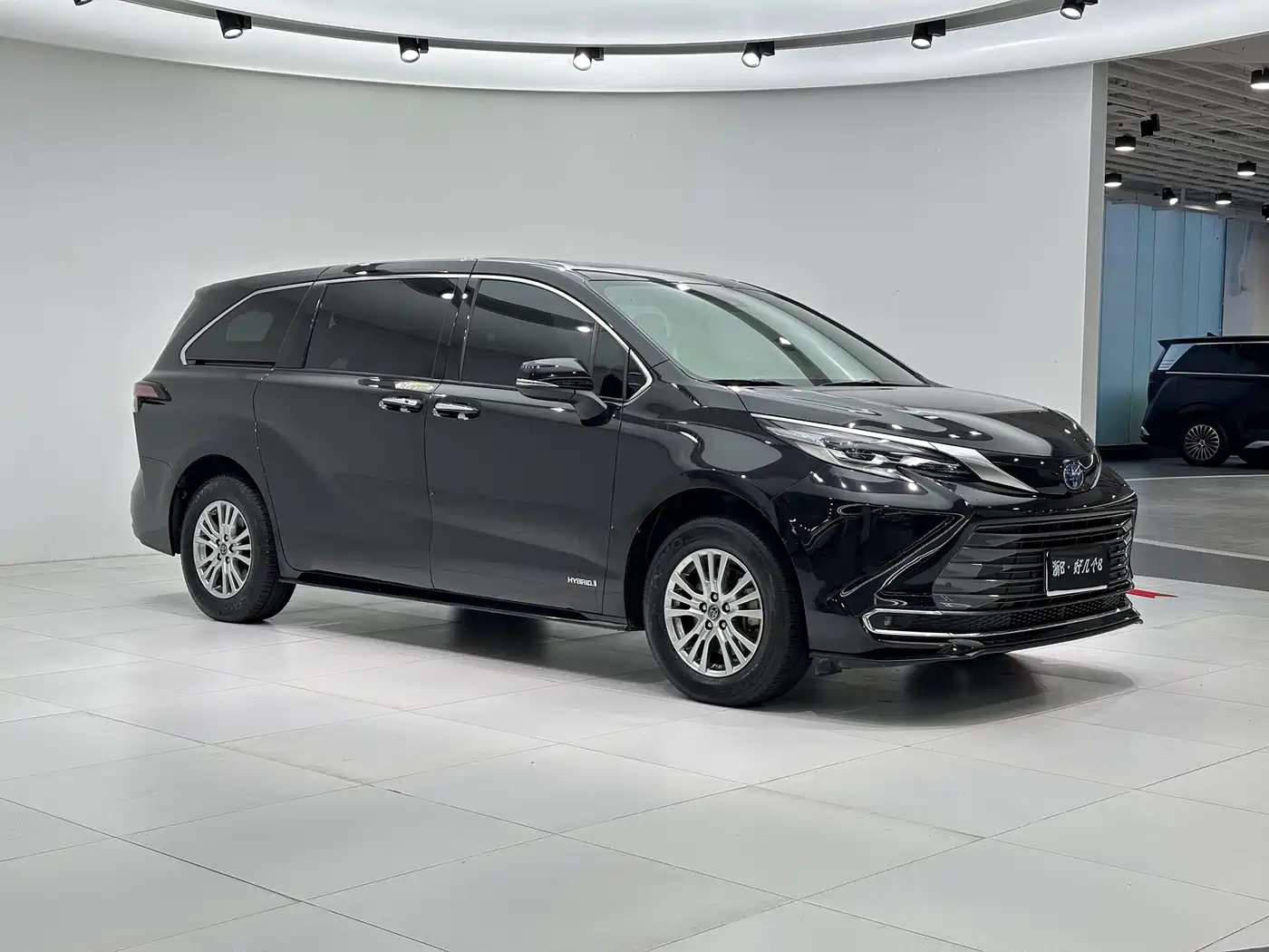 Toyota Sienna 2021 2.5L Hybrid Premium Edition фото 3