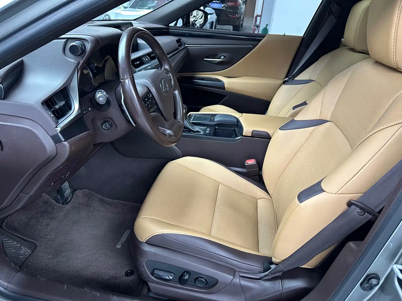 Lexus ES 2020 Model 300h Excellence Edition China V фото 4