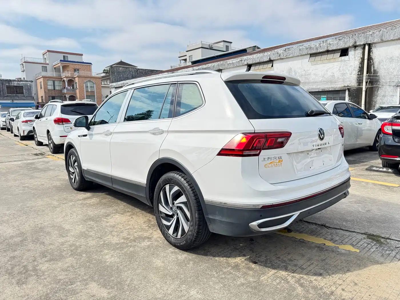 Volkswagen Tiguan L 2022 330TSI Auto 2WD R-Line Premium Edition фото 4