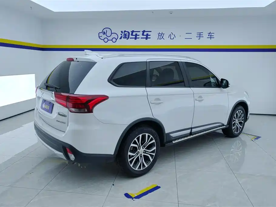 MITSUBISHI OUTLANDER