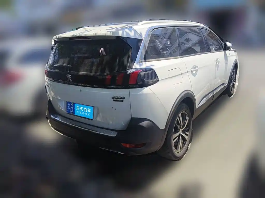Фото 2 - Peugeot 5008