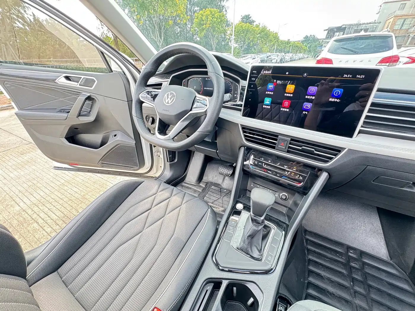 Volkswagen Tiguan L 2022 330TSI Auto 2WD R-Line Premium Edition фото 9