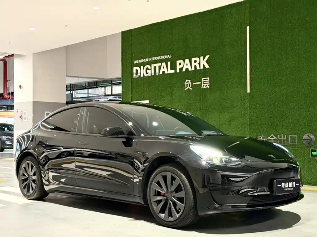 Фото 14 - Tesla Model 3