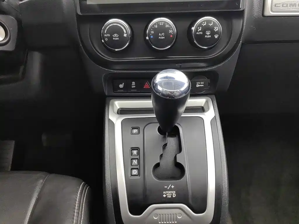 Фото 13 - Jeep Compass (Import)