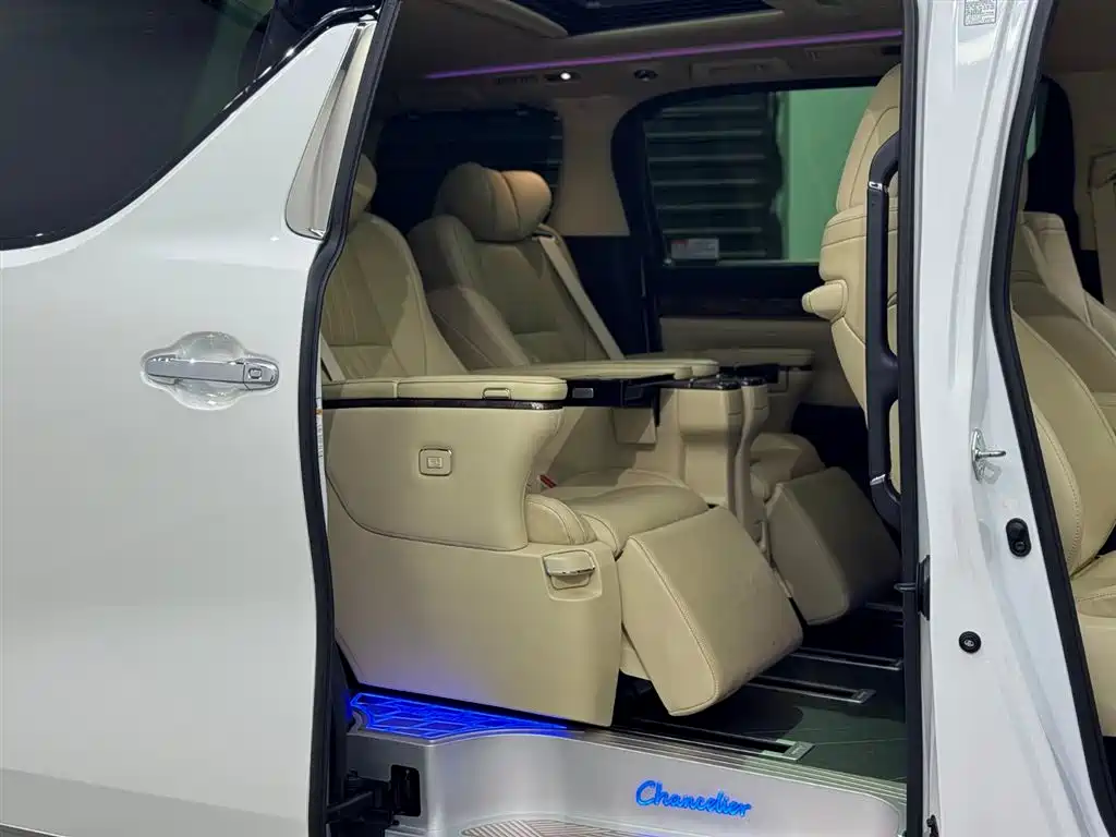 Toyota Alphard 2021 Hybrid 2.5L Premium фото 12