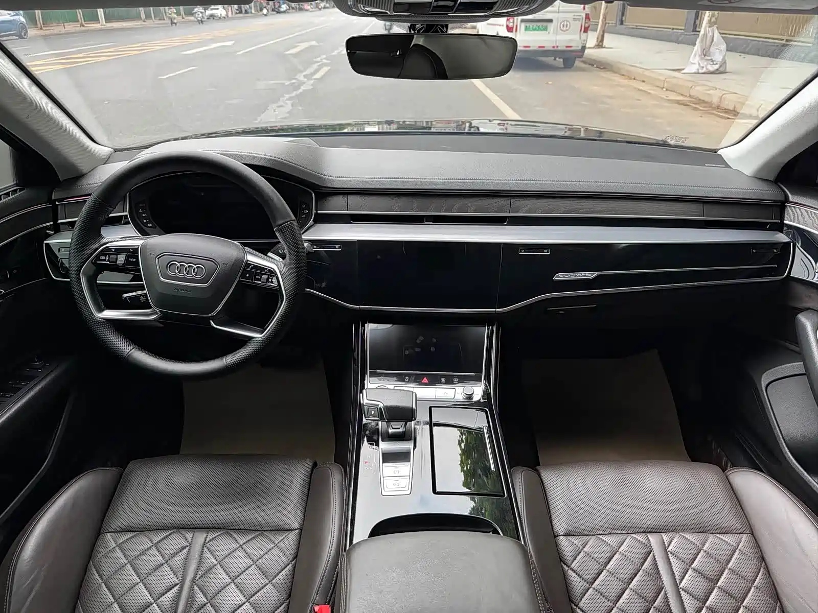 Фото 5 - Audi A8
