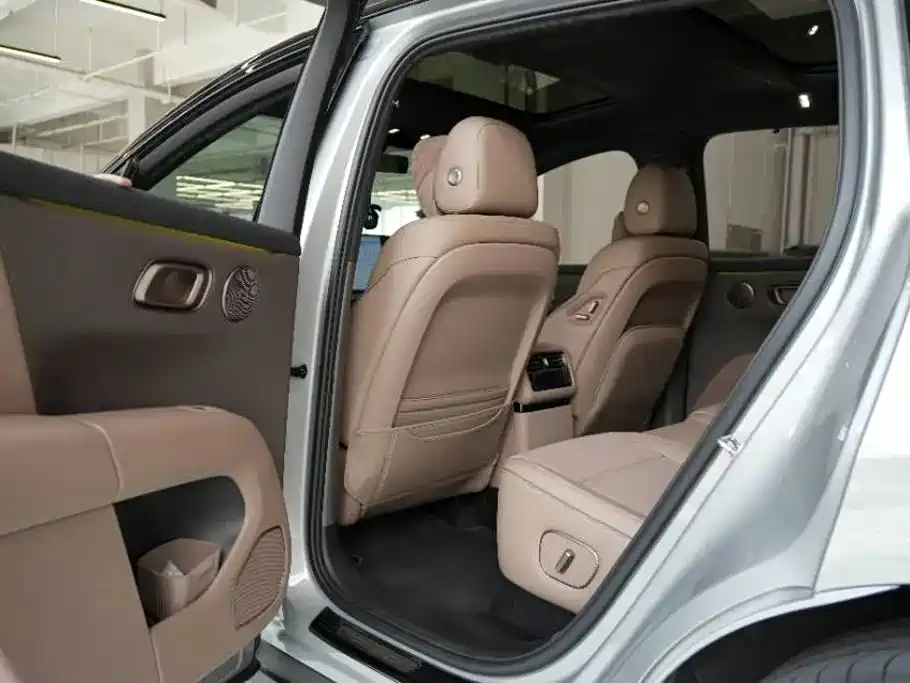 Li Auto i6 2026 2025 2WD Base Model
