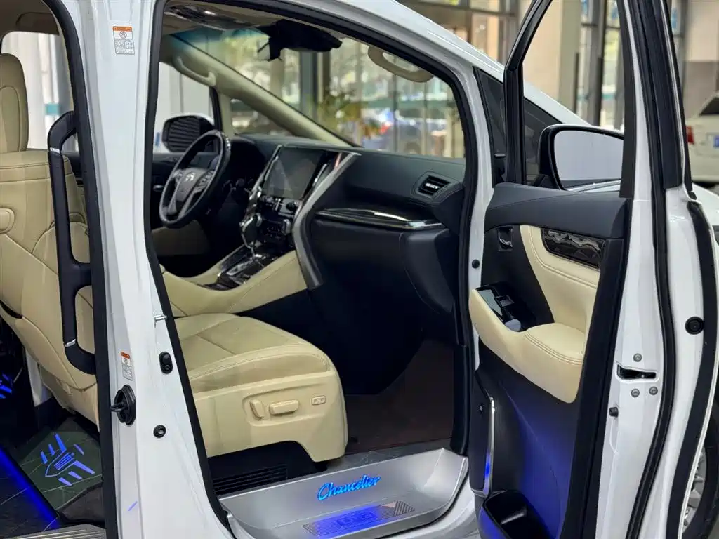 Toyota Alphard 2021 Hybrid 2.5L Premium фото 10
