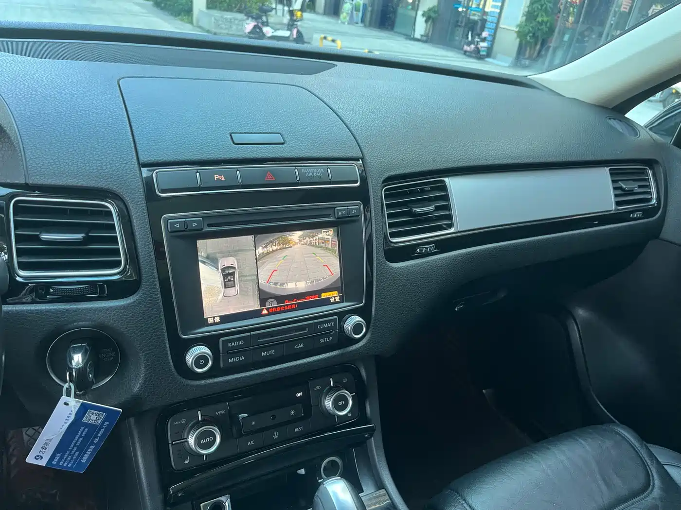 Volkswagen Touareg 2017 3.0TSI Explorer Edition фото 12