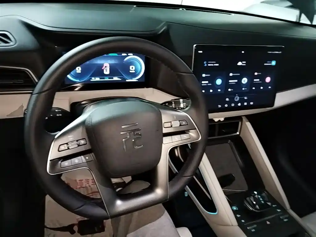 BYD Yuan UP 2024 401KM Surpass Edition фото 10