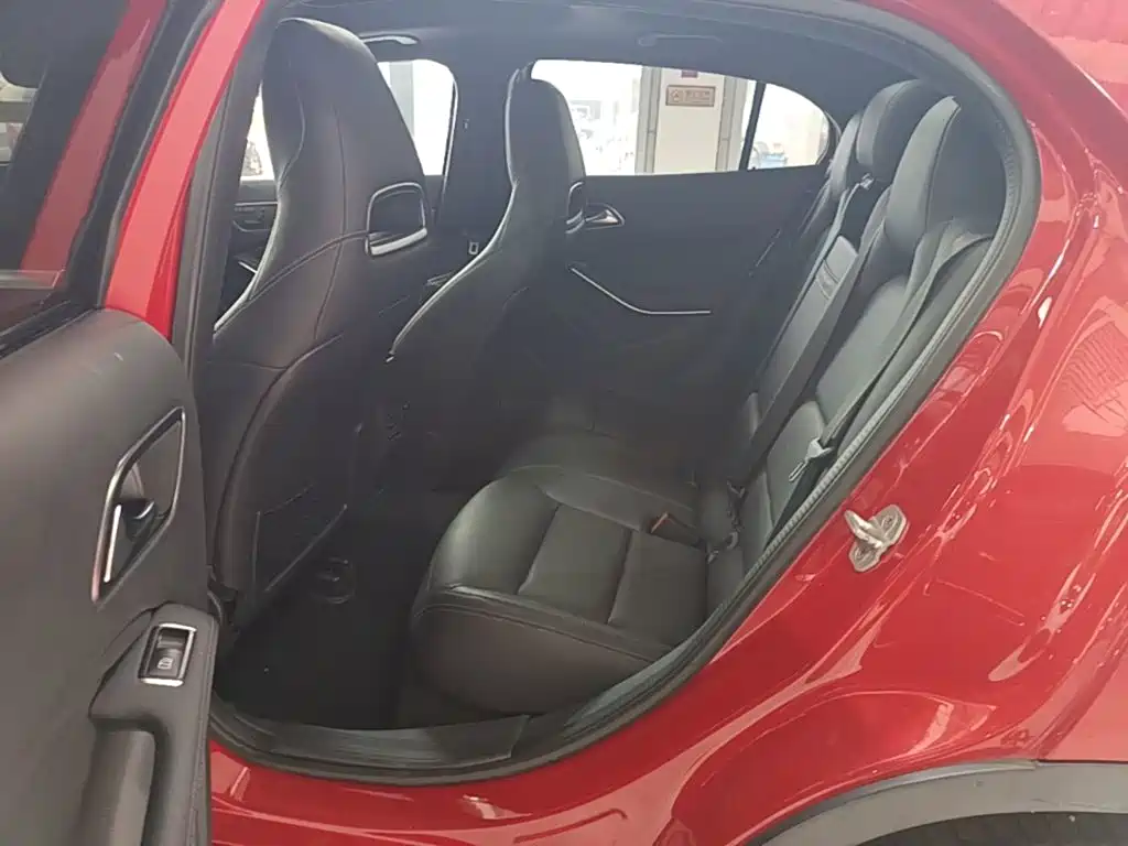 Фото 17 - Mercedes-Benz GLA