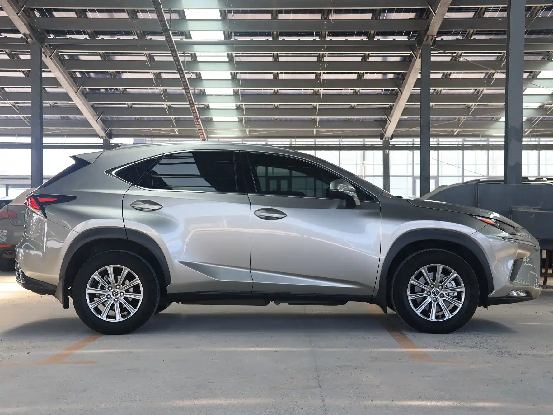 Фото 13 - Lexus NX