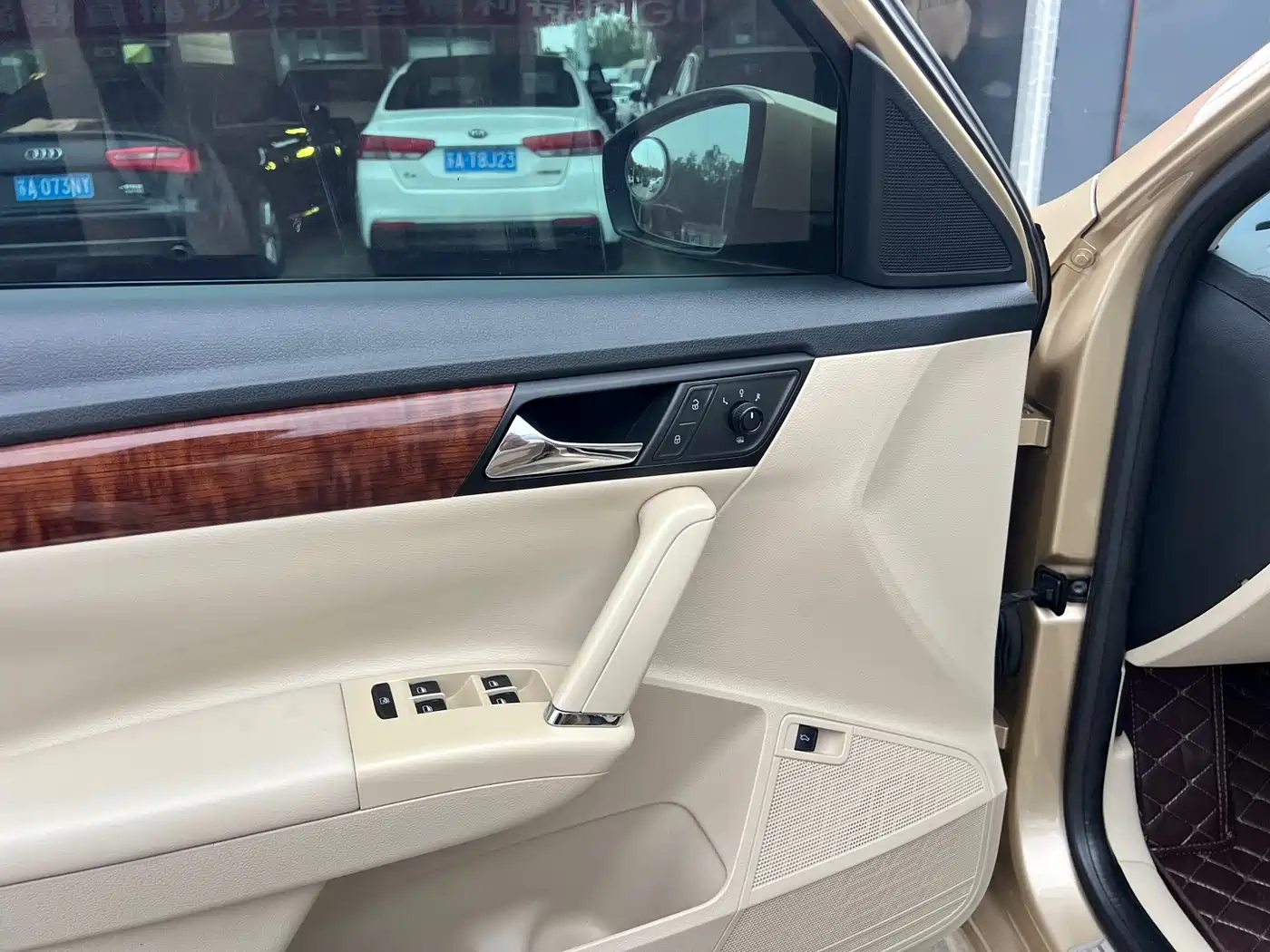Volkswagen Lavida 2013 2013 1.6L Automatic Luxury Edition