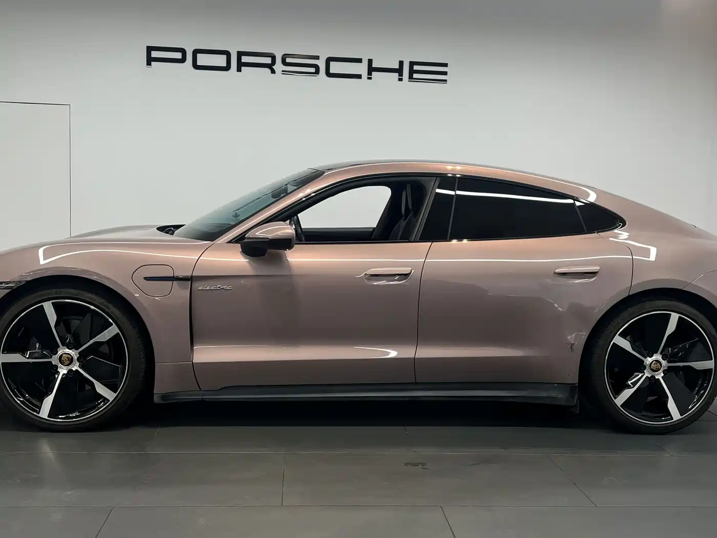 Porsche Taycan 2021 2020 Taycan