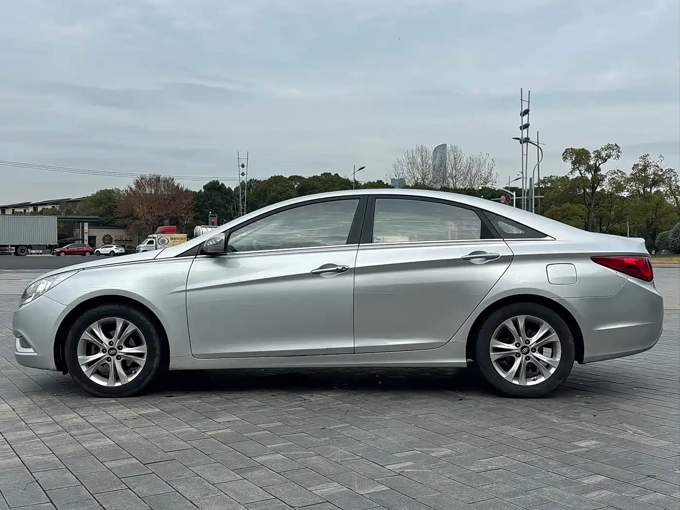 Hyundai Sonata 2013 2.0L Automatic Luxury Edition фото 4