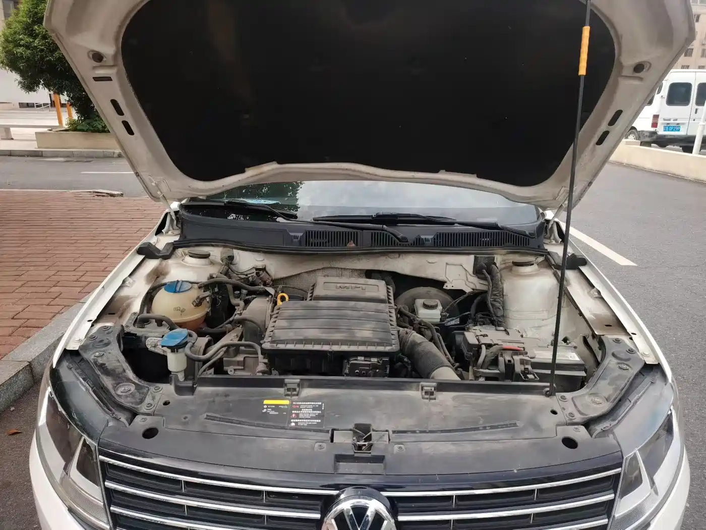 Volkswagen Lavida 2015 1.6L Automatic Comfort Edition фото 6