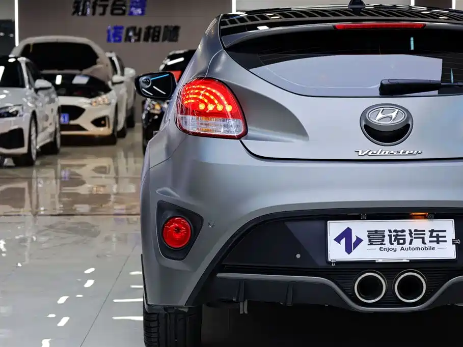 Hyundai Veloster 2015 1.6T Automatic Luxury Edition фото 7