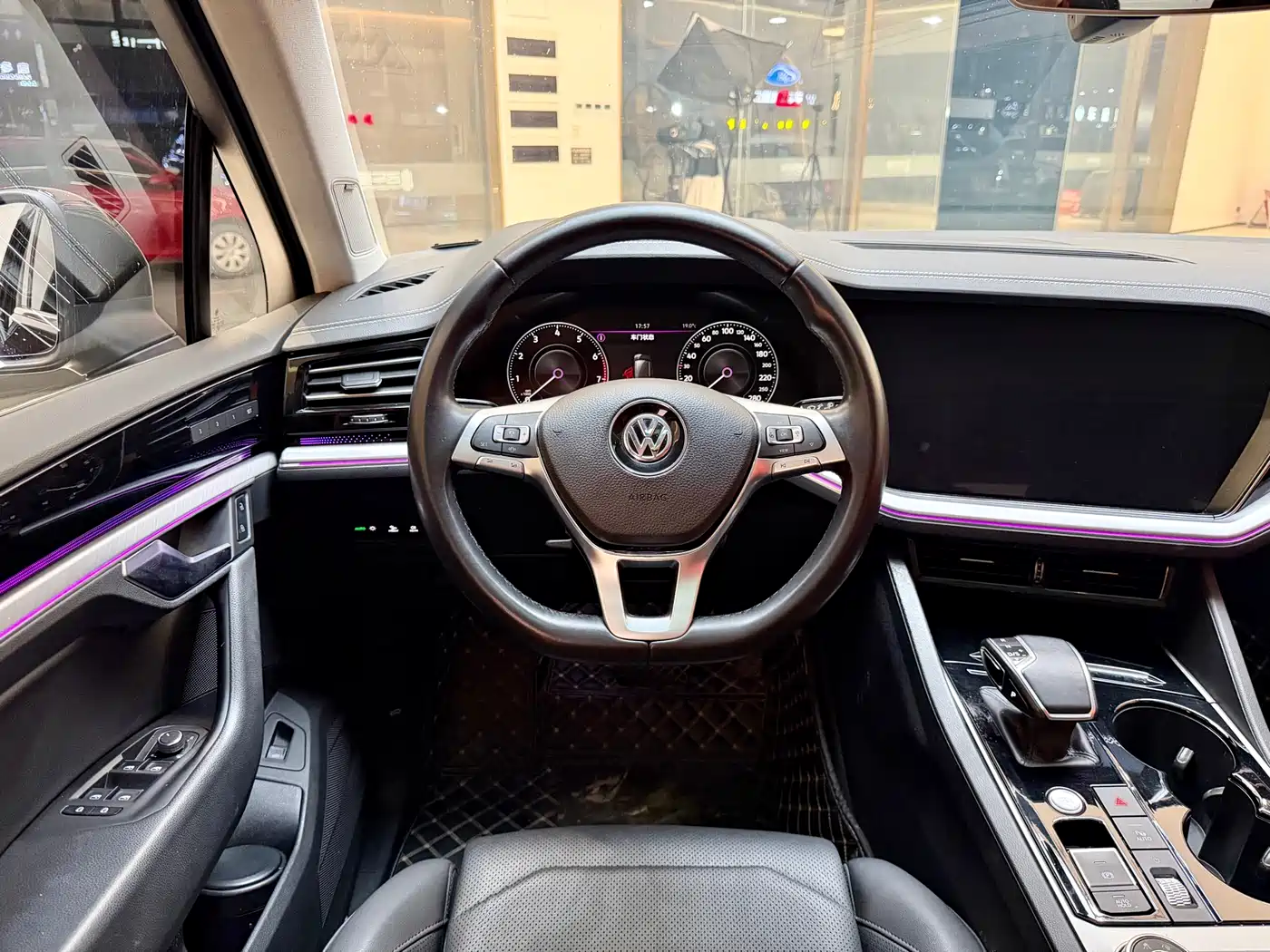VOLKSWAGEN TOUAREG
