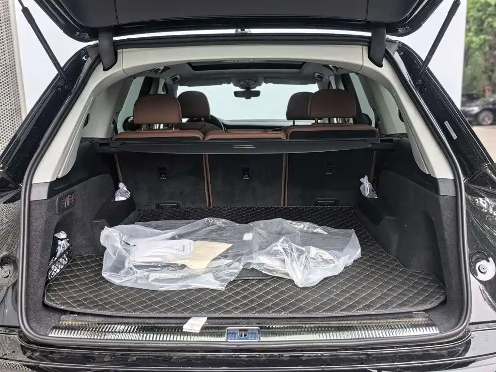 Audi Q7 2026 2025 55 TFSI quattro S line Black Warrior
