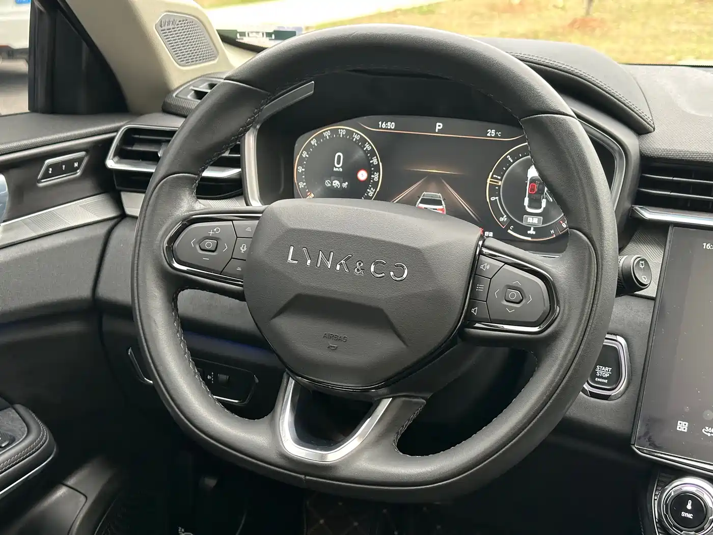 Lynk & Co 01 2021 2.0TD 2WD Pro фото 12