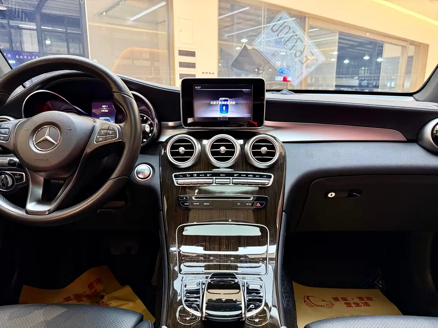 Mercedes-Benz GLC 2018 Facelift GLC 260 4MATIC Luxury фото 12