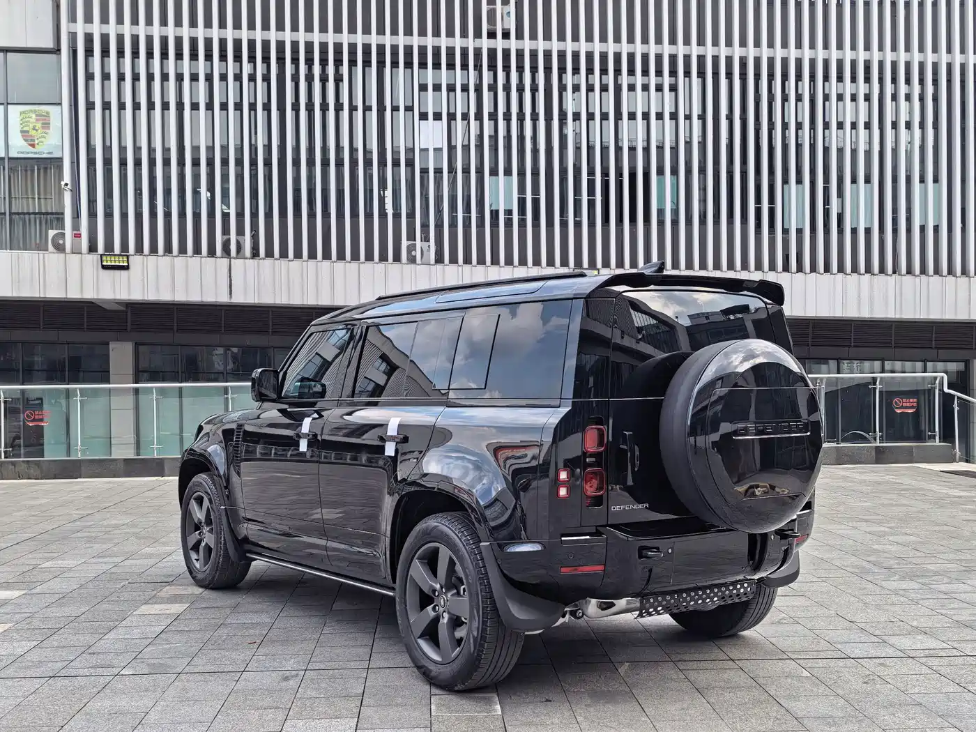 Land Rover Defender 2025 2025 110 3.0T P400 -Dynamic HSE