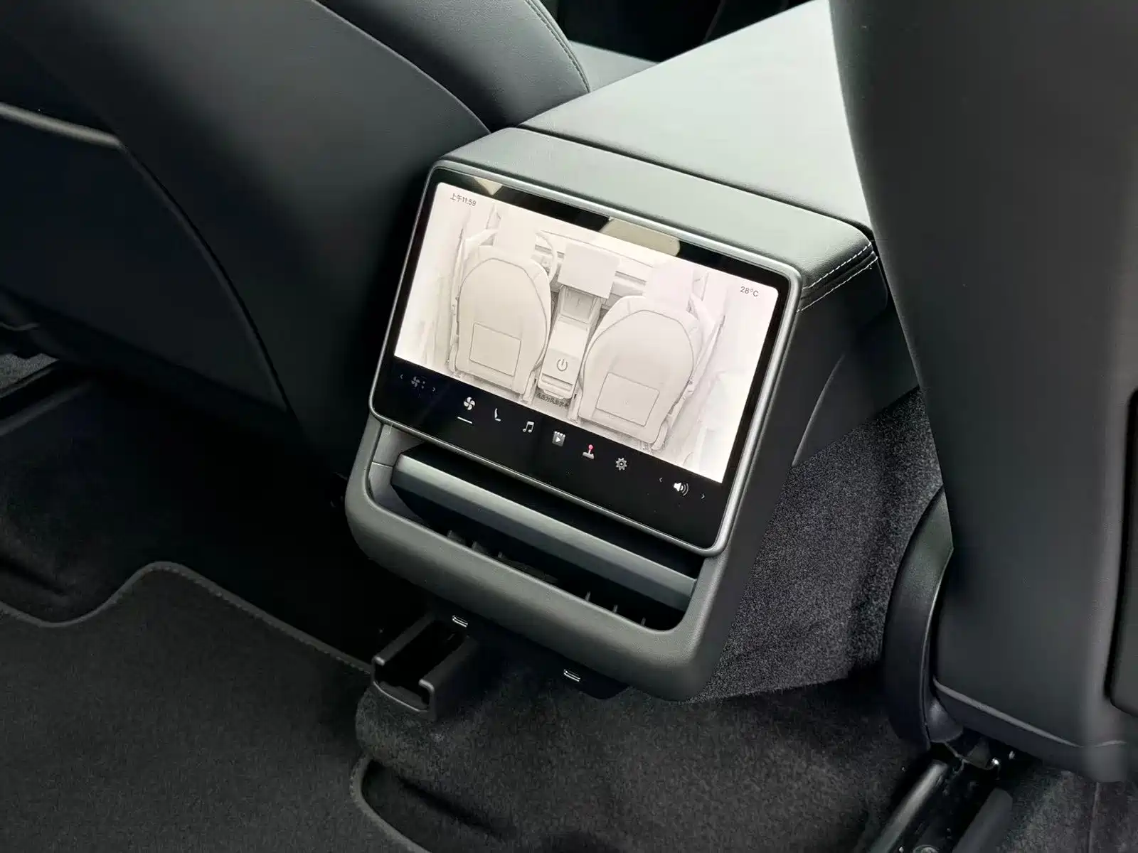 Photo 15 - Tesla Model Y
